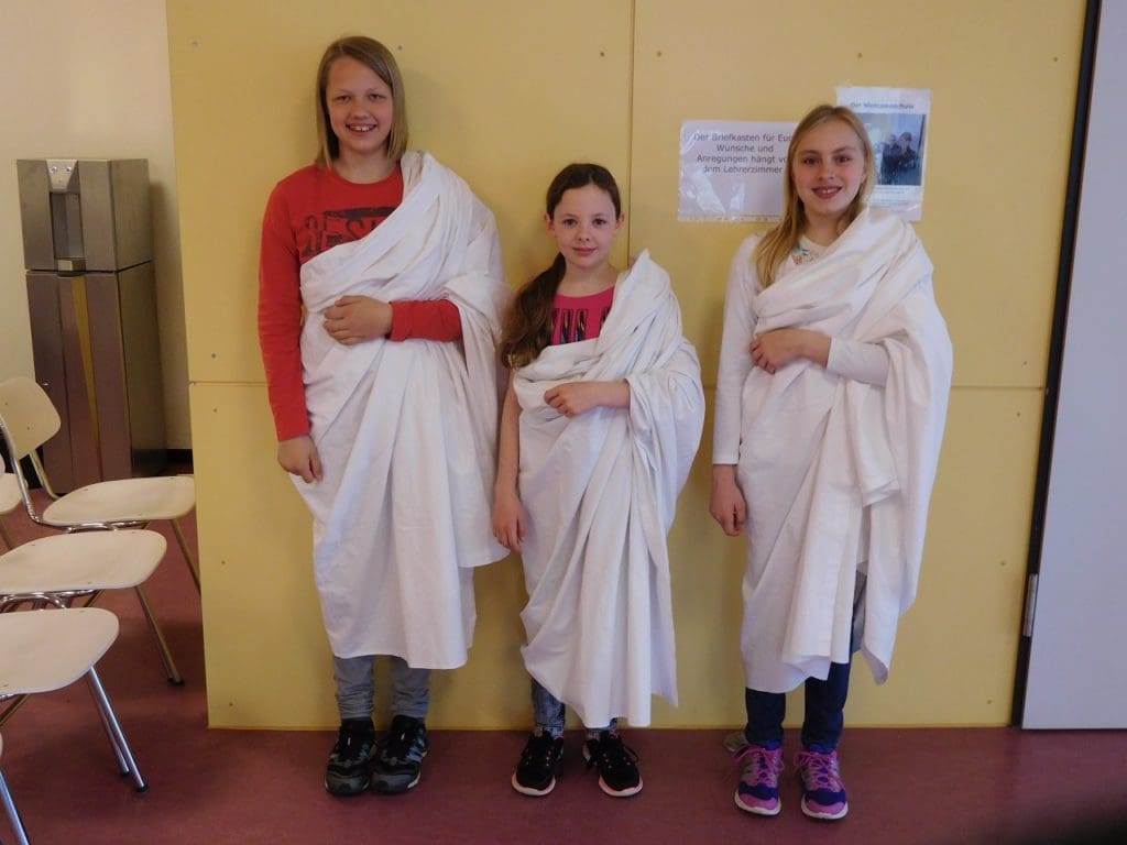 Schüler verkleidet als Römer